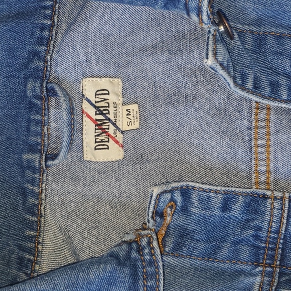 Denim Blvd Los Angeles womens distressed cropped jean jacket - Picture 4 of 12